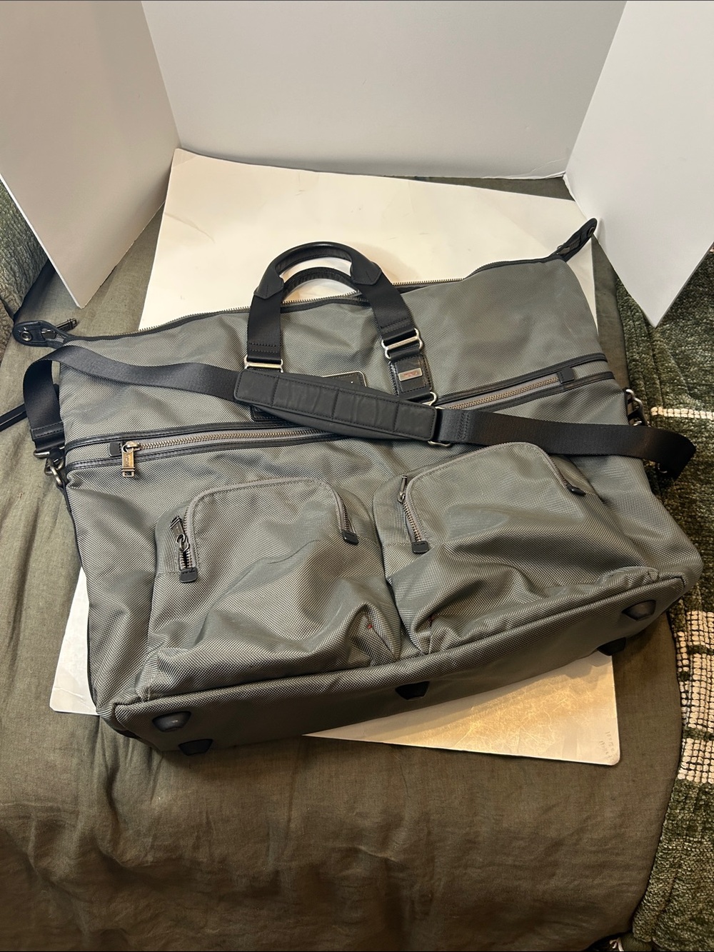 Gray Men’s Travel Duffel Bag with Dual Front Pockets